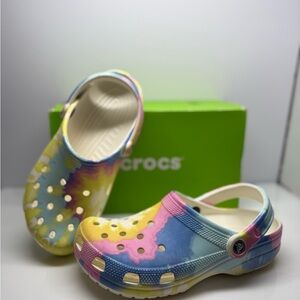 Crocs Classic Tie-Dye Graphic Clog Unisex J6